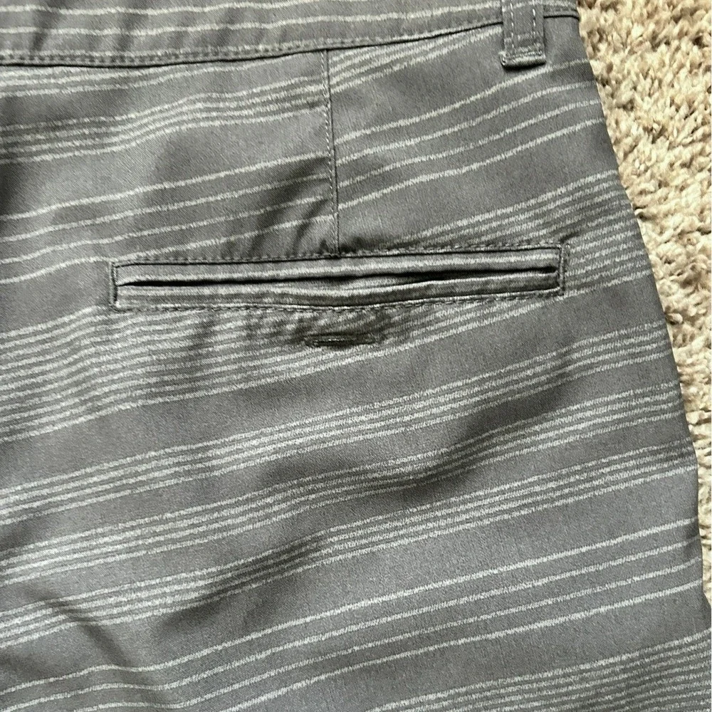Under Armour Amphibious Shorts I Performance, Gray Striped I Size 18‎